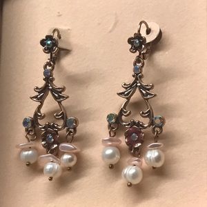Kirks Folly earrings flower iridescent pearl NWT